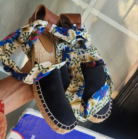 Floral Ribbon Espadrilles - Black and Brown - Picture 7 of 10